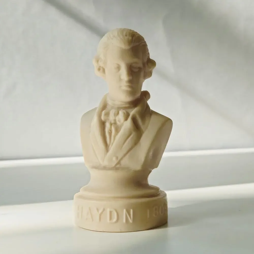 Vintage Halbe Haydn Plastic Bust | 4.5